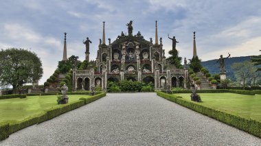 Maggiore Gölü 'ndeki Isola Bella' nın görkemli bahçesi. Barok 'taki çalışmalarıyla.