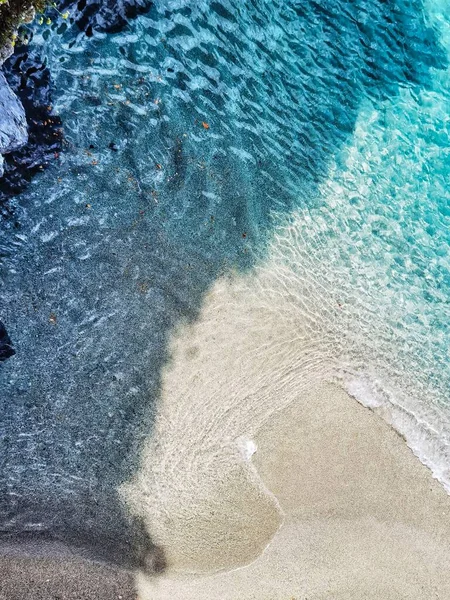 Textur Von Wellen Die Auf Den Sandstrand Krachen Foto Von — Stockfoto