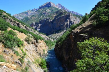 Tunceli 'deki Munzur Vadisi ve Nehri.