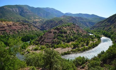 Tunceli 'deki Munzur Vadisi ve Nehri.