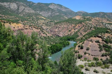 Tunceli 'deki Munzur Vadisi ve Nehri.