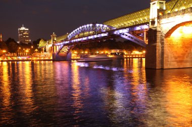 Manhattan Köprüsü ve Manhattan manzarası, gece ışıkları, Nyc