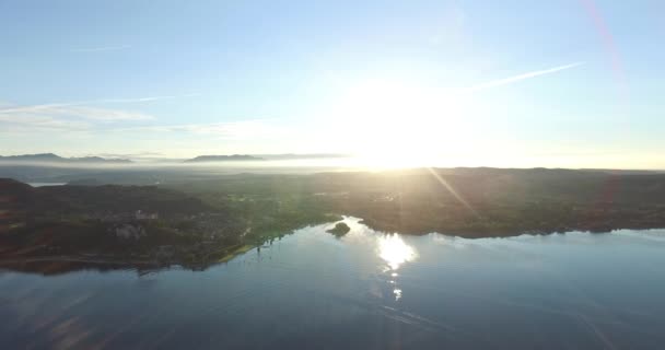 Αεροφωτογράφηση sunrise πρωί Arona στην Ιταλία — Αρχείο Βίντεο