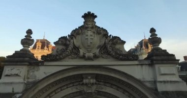 Gök olayları eski şehri Lviv, Ukrayna. Eski şehir merkezi parçası. Avrupa şehir. Şehrin yoğun nüfuslu alanlar. Belediye Binası. Lviv Palac Potockuh yer