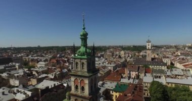 Gök olayları eski şehri Lviv, Ukrayna. Eski şehir merkezi parçası. Avrupa şehir. Şehrin yoğun nüfuslu alanlar.