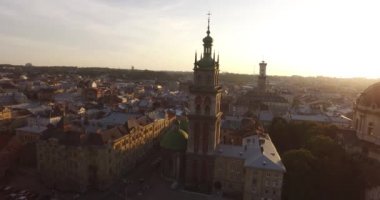 Gök olayları eski şehri Lviv, Ukrayna. Avrupa şehir. Şehrin yoğun nüfuslu alanlar.