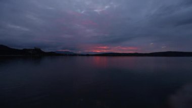 Hızlandırılmış bir Arona gün batımında, Arona, İtalya.