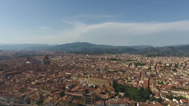 Vista aérea Hermoso paisaje urbano de Florencia con la Catedral de Santa Maria del Fiore, Florencia, Toscana, Italia. Vídeo aéreo 4K con movimiento panorámico . — Vídeos de Stock