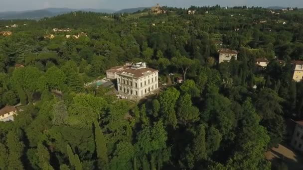 Widok z lotu ptaka piękne pejzaże Florencji z Villa Cora, Florencja, Włochy. Wideo Drone 4K — Wideo stockowe