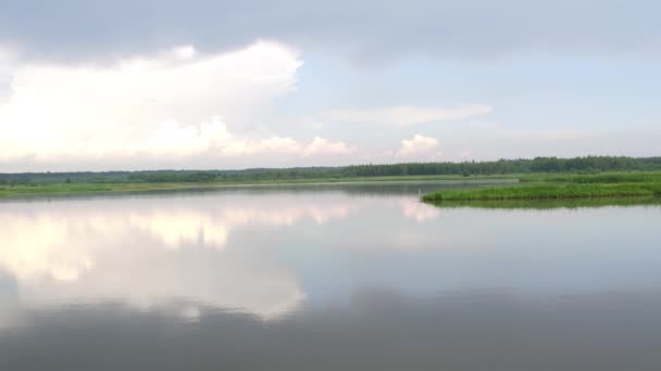 ZHYTOMYR julio 2016 Vuelo sobre el río en Ucrania — Vídeos de Stock