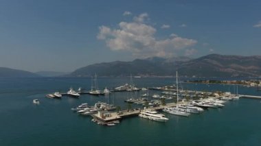 Porto Karadağ Hava görünümünü. Tivat şehir. Eylül 2016 ultrahd