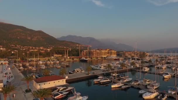 Havadan görünümü Porto Regatta Karadağ'günbatımı, Adriyatik, Eylül 2016 — Stok video