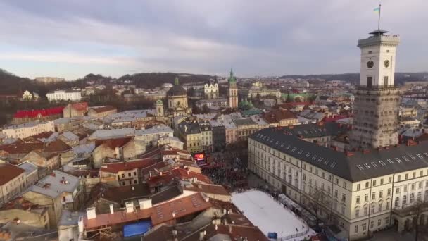 Aerial Old City Lviv, Ucrania. Parte central de la ciudad vieja. Ciudad Europea. Zonas densamente pobladas de la ciudad. Ayuntamiento. Lviv central — Vídeos de Stock
