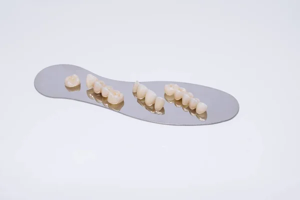 Metal free ceramic dental crowns. Zirconium tooth crown Isolate on wite background. Aesthetic restoration of tooth loss — Stock Photo, Image