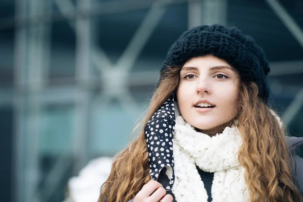 Close up portrait of young woman takes off mask standing at outdoor. Healthcare. Safety measures concept. End of pandemic. Winter outdoor curly girl. Female breathes deeply looking at camera — Stock Photo, Image