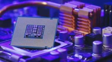 İşlemci bilgisayar işlemcisi sığ odak. Bilgisayar ana kartının işlemci soketi. Bilgisayar, anakart, donanım ve teknoloji kavramı.