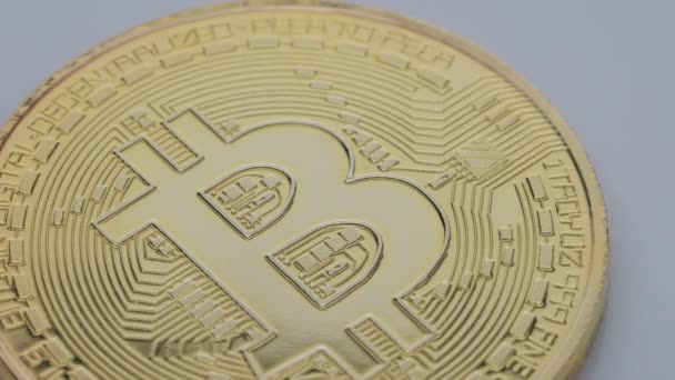 Makroaufnahme rotierender Bitcoins. Kryptowährung, Bitcoin. BTC, Bitmünze. Blockchain-Technologie, Bitcoin-Mining — Stockvideo
