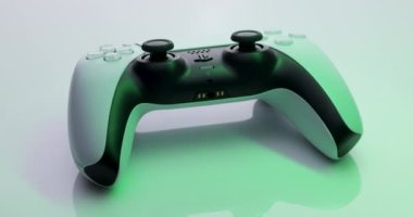 Lviv, Ukrayna - 28 Şubat 2021: Sony PlayStation 5, yeşil ışıkta dönüyor. Yeni TV konsolunda ezme maçına hazırlanılıyor