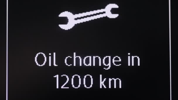 Icône de service pour le remplacement des fluides d'huile de la voiture. Tableau de bord voiture avec panneau de vidange d'huile — Video