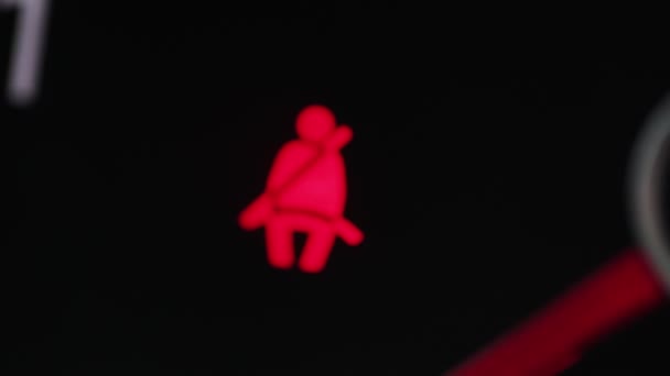 Światła kierunkowskazów pasów na desce rozdzielczej. Koncepcja przepisów bezpieczeństwa drogowego — Wideo stockowe
