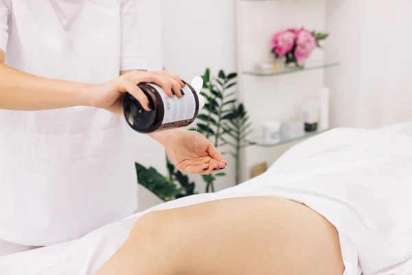 Therapeutic massage of the female leg. Woman hands doing professional massage. Creme treatment on woman legs with hydrating lotion. Preventing dry skin on female body parts close-up — Stock Photo, Image