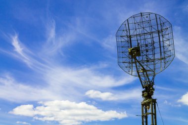 Gökyüzüne karşı askeri bir radar