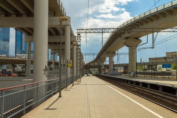 Järnväg plattform i Ryssland — Stockfoto