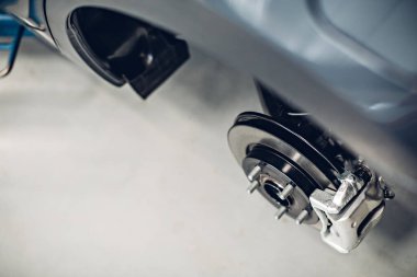 Otomobil tamirhanesi. Araba bakım konsepti