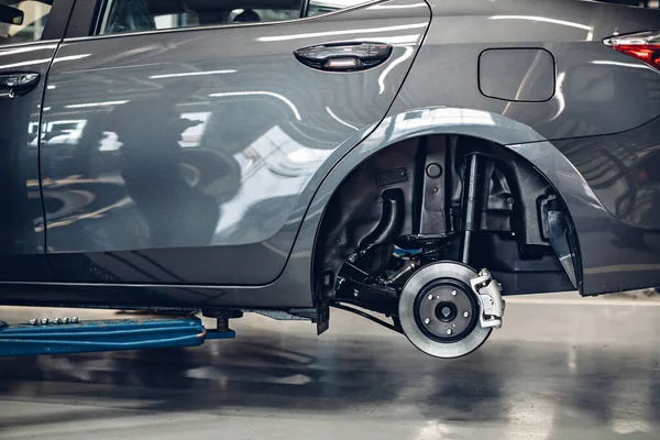 Otomobil tamirhanesi. Araba bakım konsepti