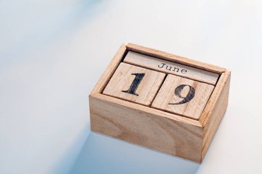 Haziran 'ın 19' unda Haziran 'ın bağımsızlık günüyle şirin tahta bloklar takvimi