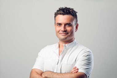 Orta yaşlı bir adamın portresi