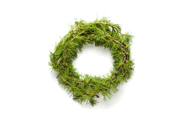 Yeşil çelenk şubeleri var.