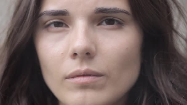 Detail portrét krásné dívky, bruneta — Stock video