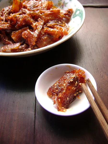 Chinesische lokale würzige gegrillte Fischfilets — Stockfoto