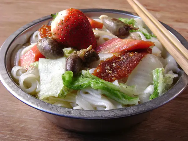 Uitstekende restaurants Chinese platte rijstnoedels — Stockfoto