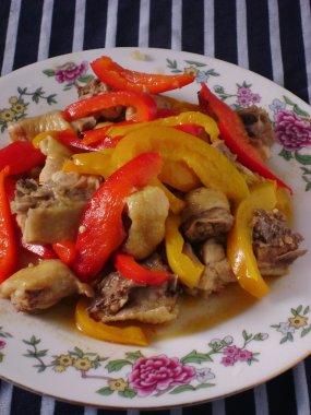 Biber ile kızarmış tavuk