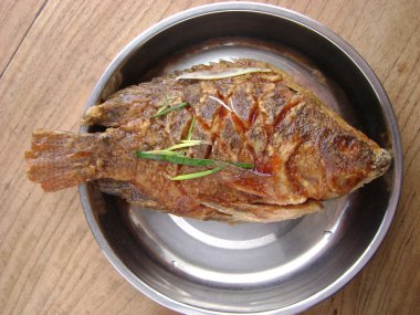 Tatlı soslu ızgara balık