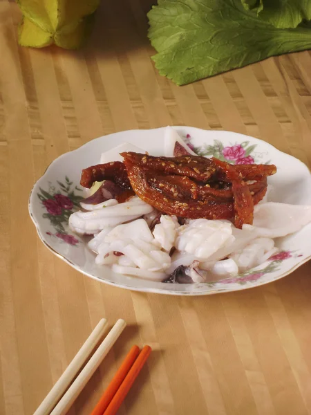 Saefood 前菜魚のピリ辛とイカのグリル — ストック写真