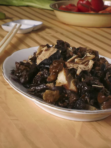 중국 식사 구름 귀 균 류 볶음 고기 요리 — 스톡 사진