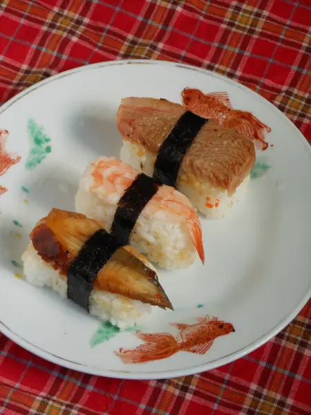 各种寿司 ebi nigiri 和 unagi 寿司 — 图库照片