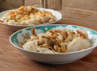 Domuz ile haşlanmış kuru tuzlu balık