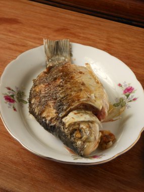 Kızarmış sazan tava