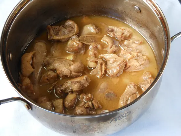 Duck stew in hot pot with gravy — Stock Photo, Image