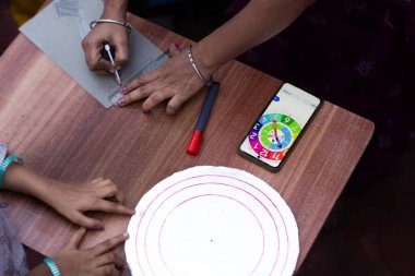 İlköğretim veya ilköğretim için okul projesi etkinliği hazırlığı