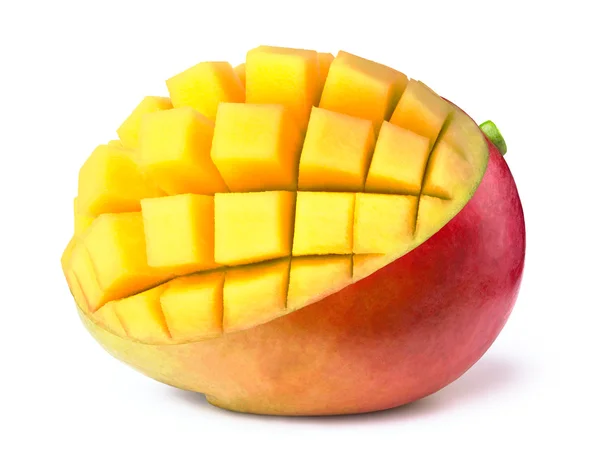 Mango rebanado a cubos aislados — Foto de Stock