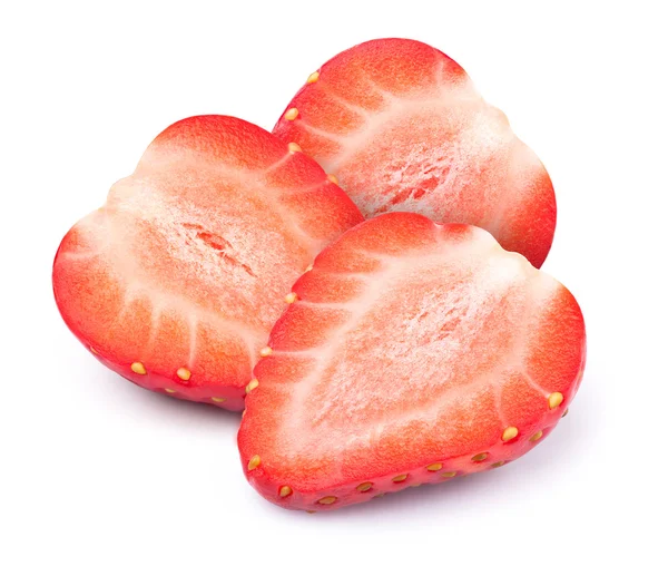 Drei geschnittene Erdbeeren isoliert — Stockfoto