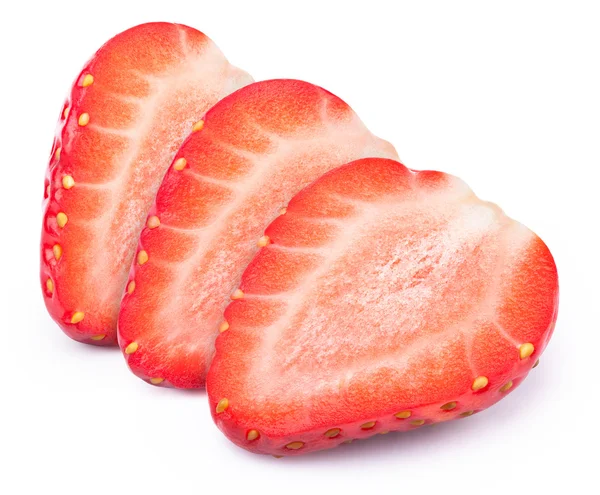 Drei geschnittene Erdbeeren isoliert — Stockfoto
