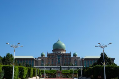 Putrajay bir binada Perdana Putra var