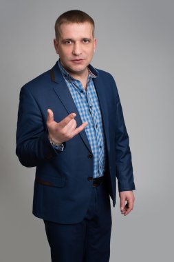 El hareketi gösterilen işadamı