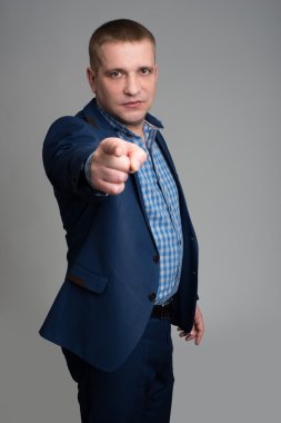 Onun parmak işaret akıllı iş adamı 